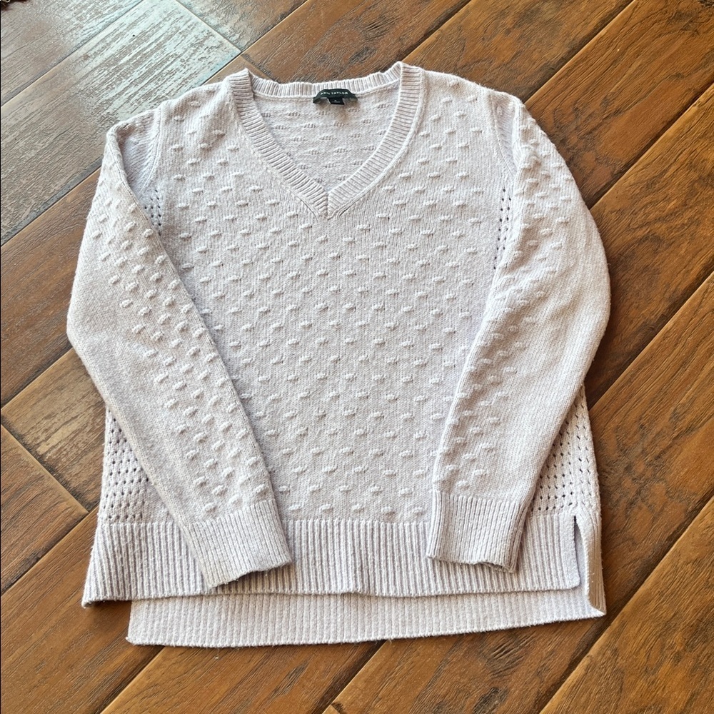 Ann Taylor Women's V-Neck Textured Sweater - Size Medium